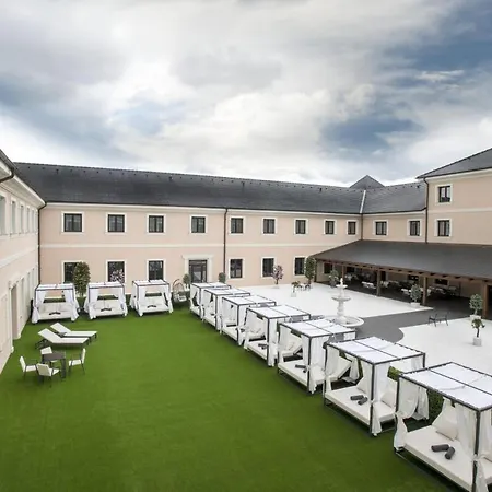 Chateau Sanov Hotel