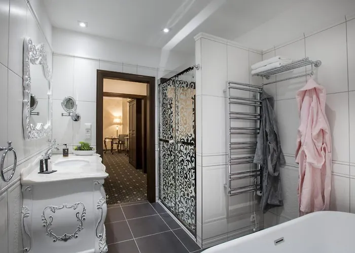 מלון Chateau Sanov 5*