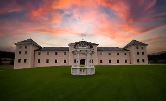 ホテル Chateau Sanov 5*