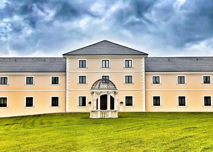 מלון Chateau Sanov 5*